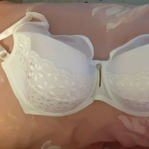 COPY - White lacy bra 36H